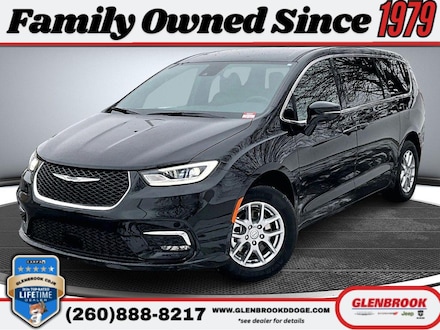 2026 Chrysler Pacifica Select Passenger Van