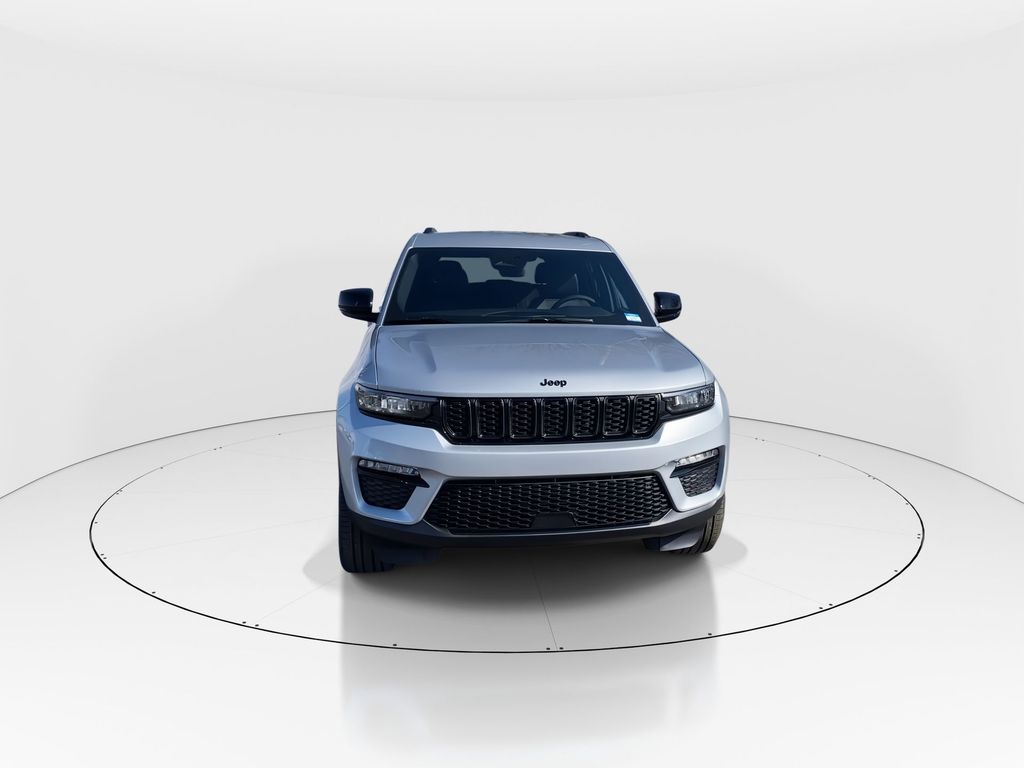 2025 Jeep Grand Cherokee Limited photo 3