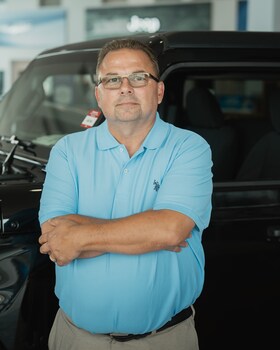 Staff member Scott Gard from ID_ac476a65c79f