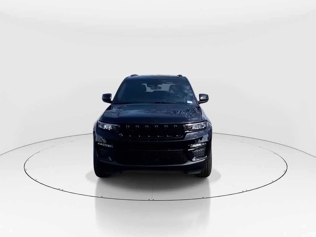 2025 Jeep Grand Cherokee Limited photo 3