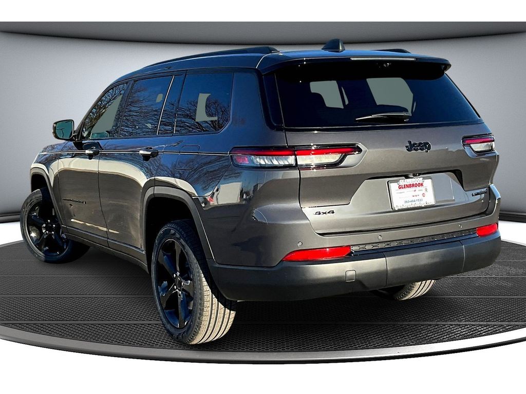 2025 Jeep Grand Cherokee Limited photo 2