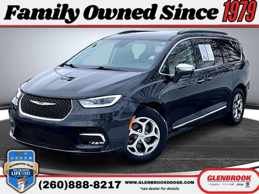 2022 Chrysler Pacifica Limited's photo