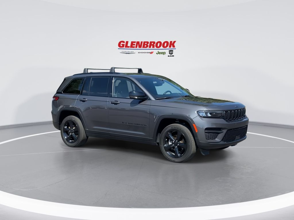 2022 Jeep Grand Cherokee Altitude photo 2