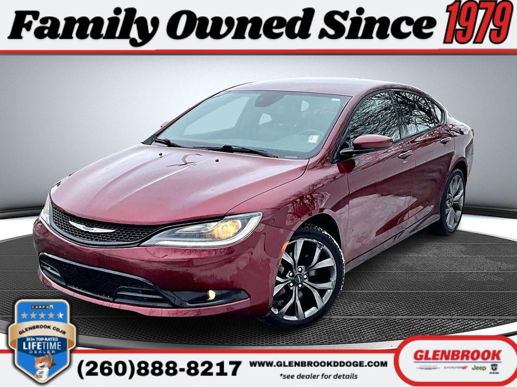 2015 Chrysler 200 S's photo