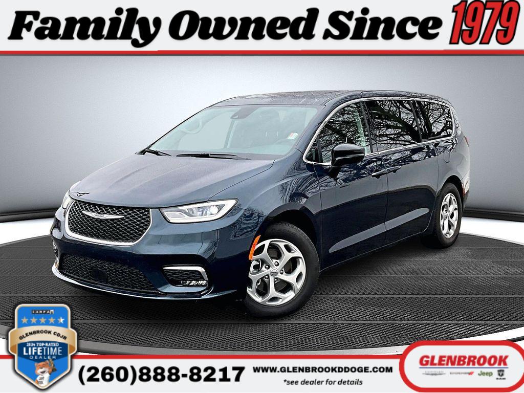 2024 Chrysler Pacifica Limited's photo