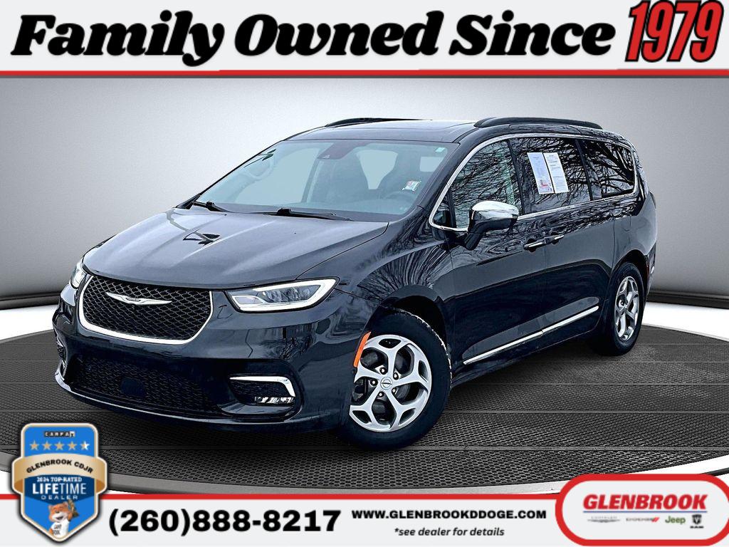 2022 Chrysler Pacifica Limited's photo