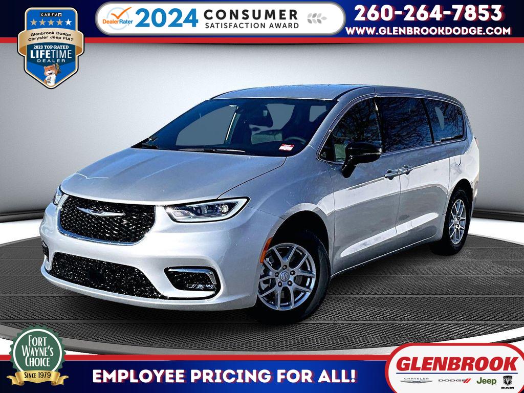2026 Chrysler Pacifica Select's photo