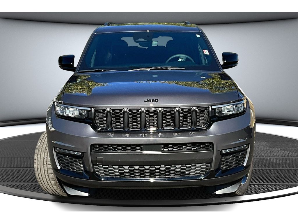 2024 Jeep Grand Cherokee Limited photo 3