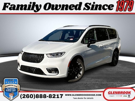 2026 Chrysler Pacifica Select Passenger Van