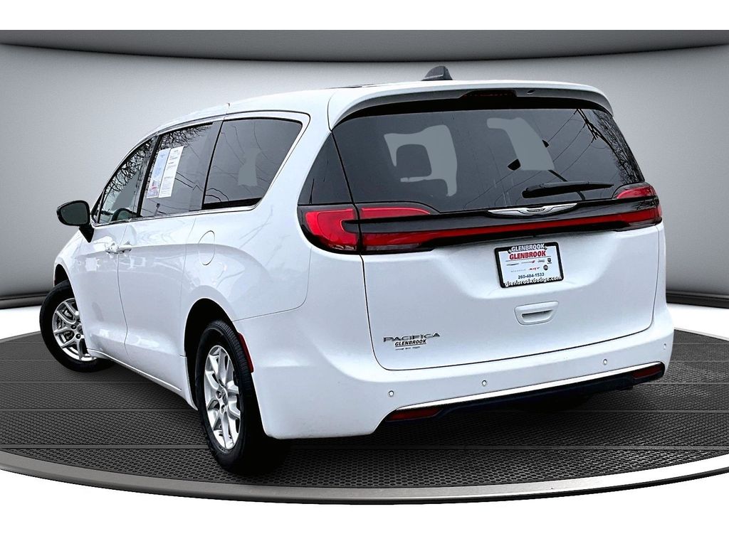 2025 Chrysler Pacifica photo 2