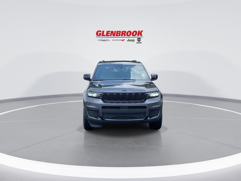 2024 Jeep Grand Cherokee Altitude photo 3