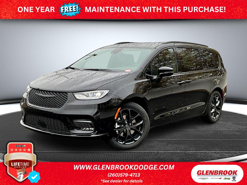 2026 Chrysler Pacifica Select's photo