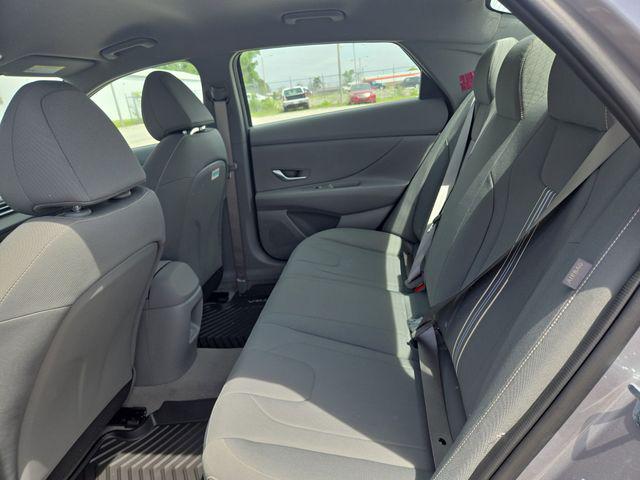 2025 Hyundai Elantra Blue - Photo 27