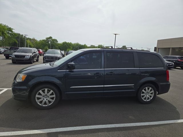 2014 Chrysler Town & Country Touring's photo