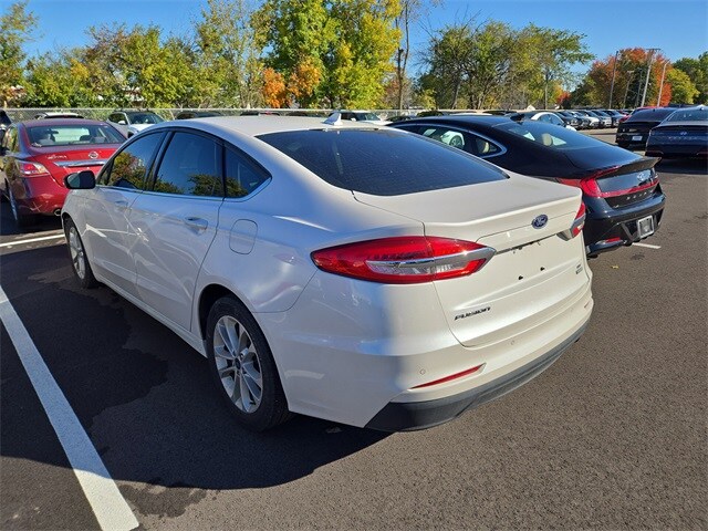 2019 Ford Fusion SE photo 2