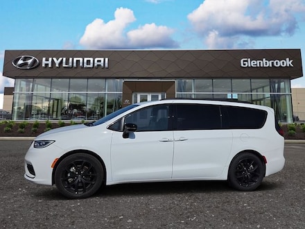 2025 Chrysler Pacifica Limited Van Passenger Van