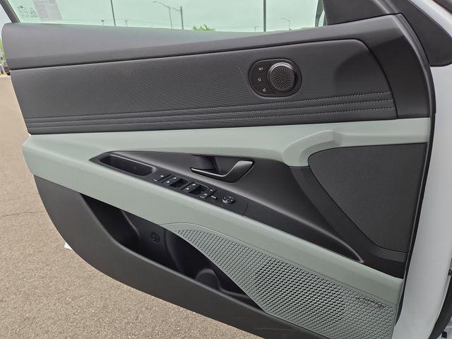 2025 Hyundai Elantra Limited - Photo 22