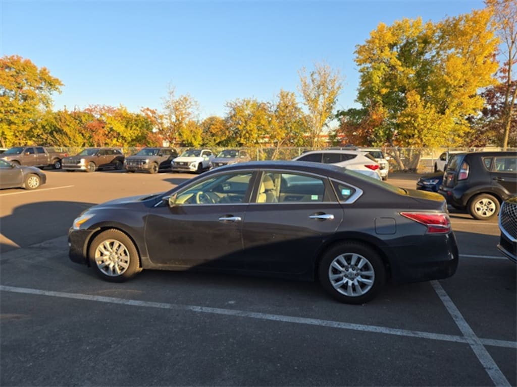 Used 2014 Nissan Altima 2.5 Sedan