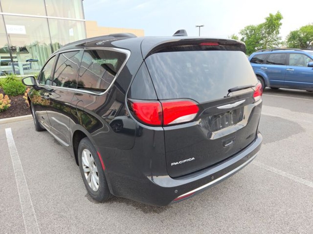 Used 2017 Chrysler Pacifica Touring-L Van