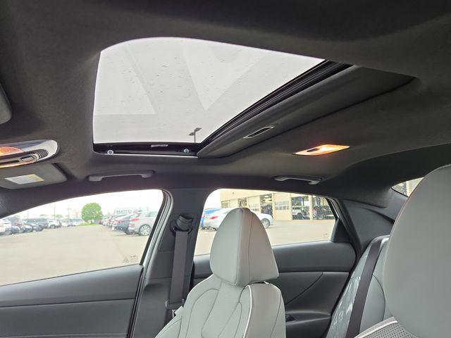 2025 Hyundai Elantra Limited - Photo 29