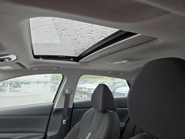2025 Hyundai Elantra SEL - Photo 28