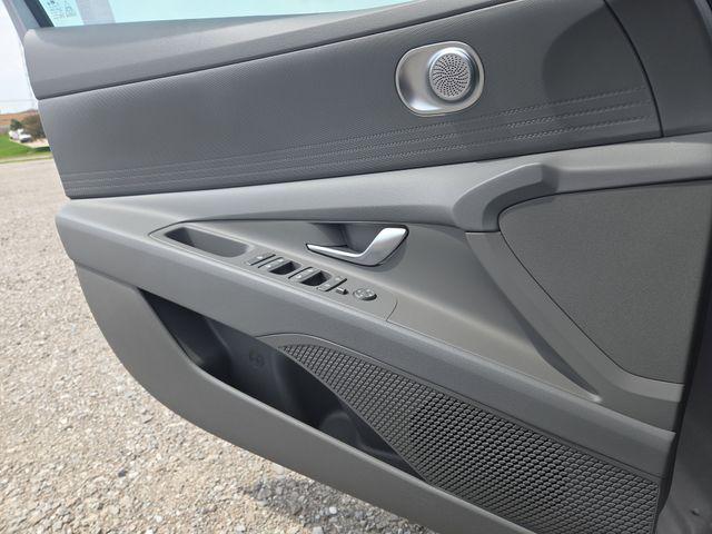 2025 Hyundai Elantra Blue - Photo 22