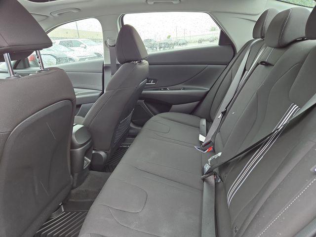 2025 Hyundai Elantra SEL - Photo 29