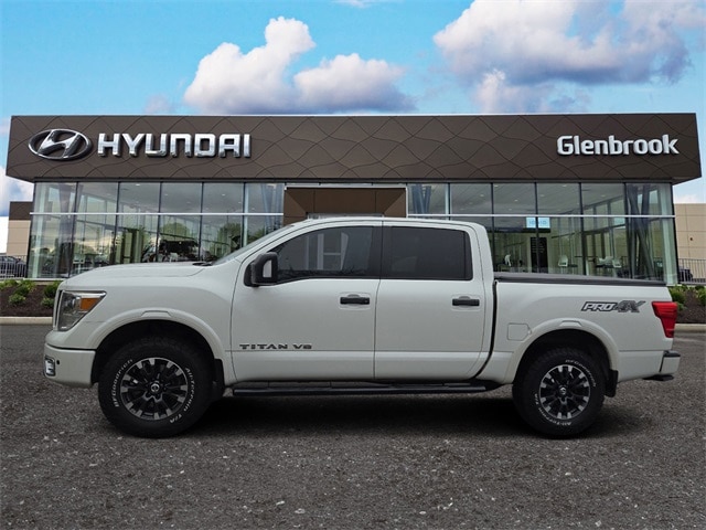 2018 Nissan Titan PRO-4X's photo