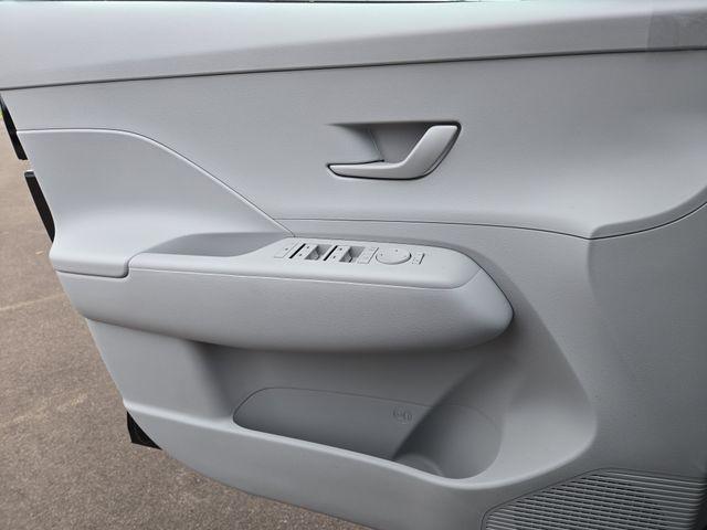 2025 Hyundai Kona SEL Convenience - Photo 23