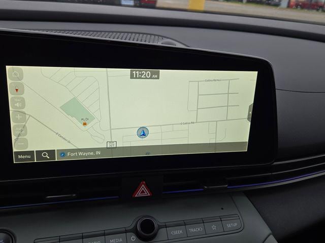 2025 Hyundai Elantra Limited - Photo 11