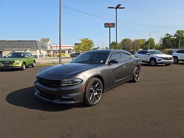 Used 2018 Dodge Charger SXT with VIN 2C3CDXHG0JH217495 for sale in Fort Wayne, IN