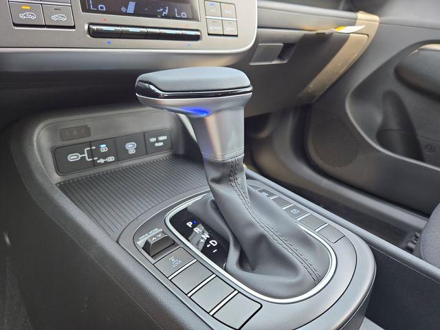 2025 Hyundai Kona SEL - Photo 17