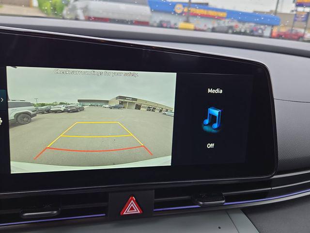 2025 Hyundai Elantra Limited - Photo 12