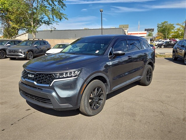 2022 Kia Sorento LX photo 2