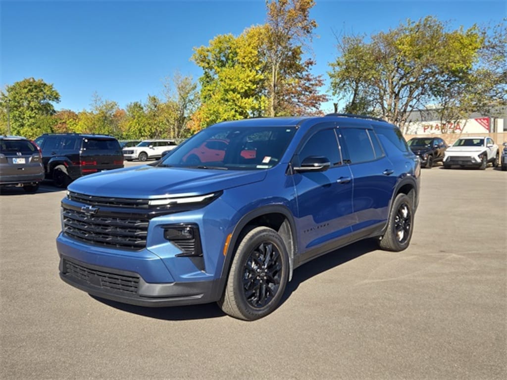 Used 2025 Chevrolet Traverse LT SUV