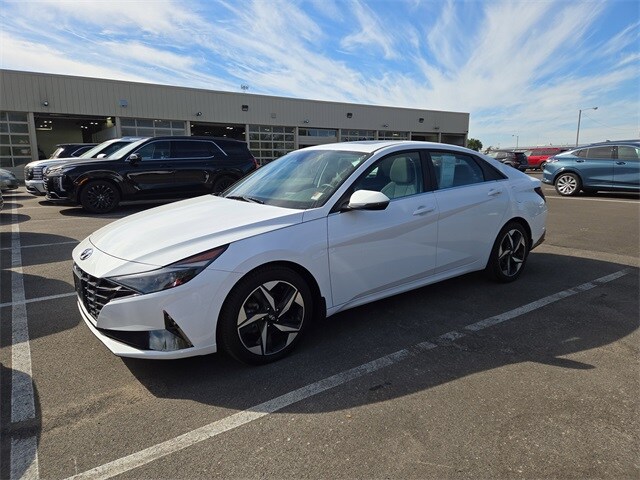 2022 Hyundai Elantra Hybrid Limited photo 2
