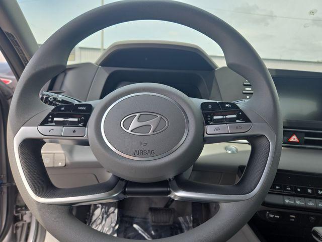 2025 Hyundai Elantra Blue - Photo 17