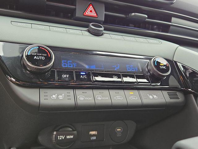 2025 Hyundai Elantra Limited - Photo 13