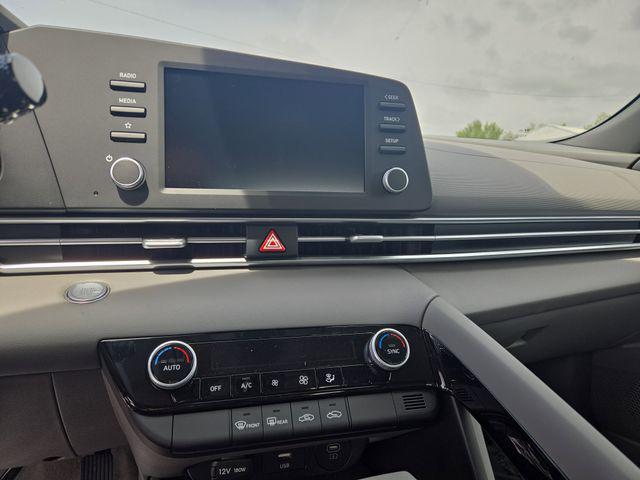 2025 Hyundai Elantra Blue - Photo 10