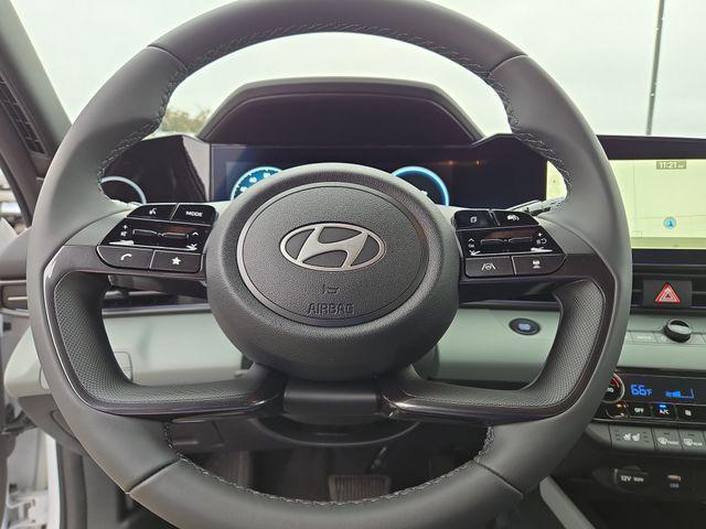 2025 Hyundai Elantra Limited - Photo 18