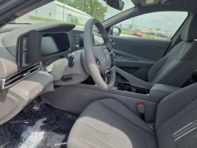 2025 Hyundai Elantra Blue - Photo 24