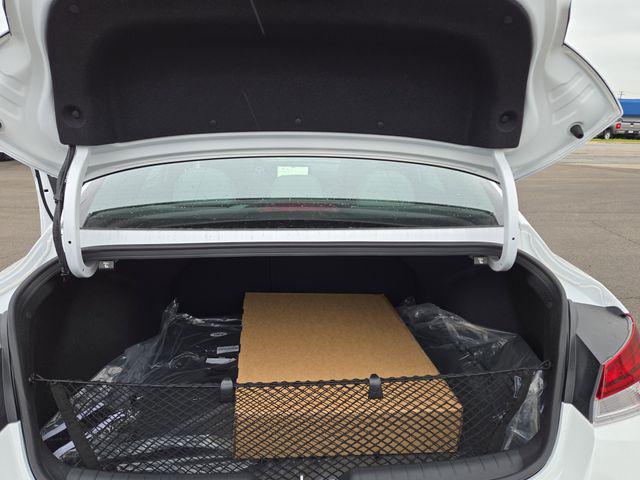 2025 Hyundai Elantra Limited - Photo 33