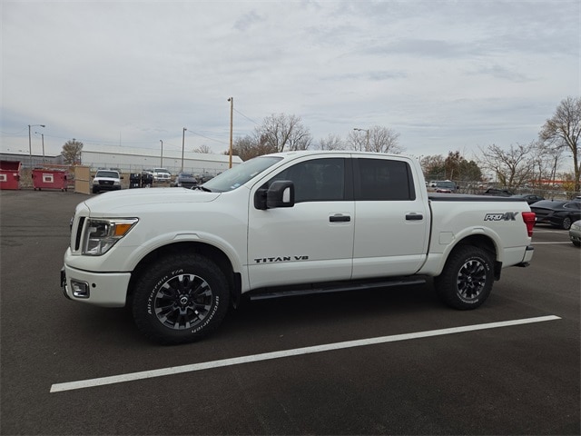 2018 Nissan Titan PRO-4X's photo