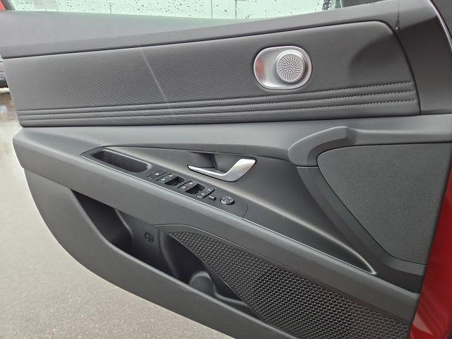 2025 Hyundai Elantra SEL - Photo 23