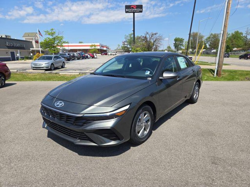 New 2026 Hyundai Elantra SE Sedan