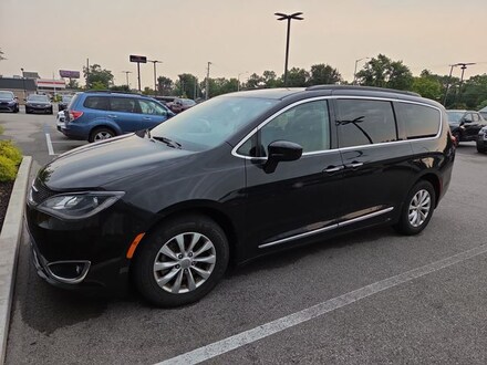 2017 Chrysler Pacifica Touring-L Van