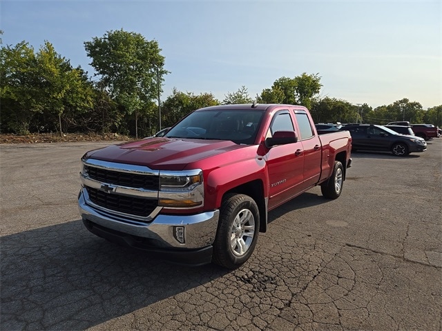 Used 2018 Chevrolet Silverado 1500 LT with VIN 1GCVKREC2JZ303060 for sale in Fort Wayne, IN