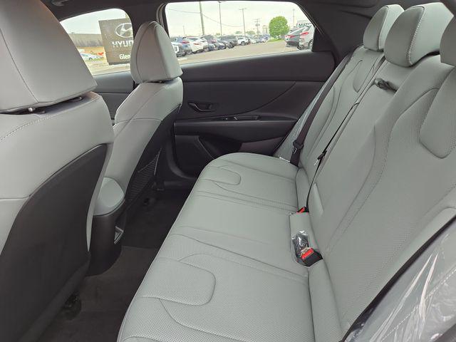 2025 Hyundai Elantra Limited - Photo 30