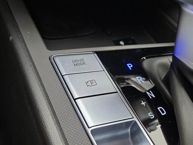 2025 Hyundai Elantra SEL - Photo 17