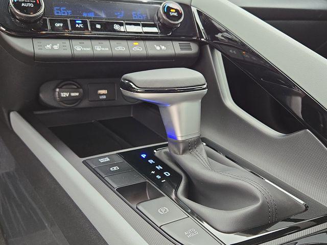 2025 Hyundai Elantra Limited - Photo 17